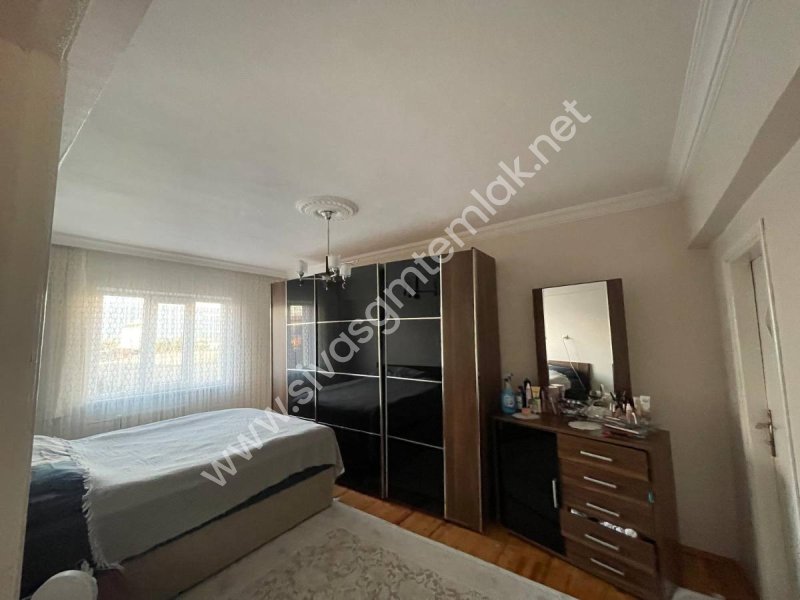 SİVAS GMT EMLAK'TAN AKADEMİ KENT SİTESİ SATILIK ARAKAT 3+1 DAİRE