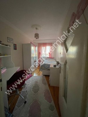 SİVAS GMT EMLAK'TAN AKADEMİ KENT SİTESİ SATILIK ARAKAT 3+1 DAİRE