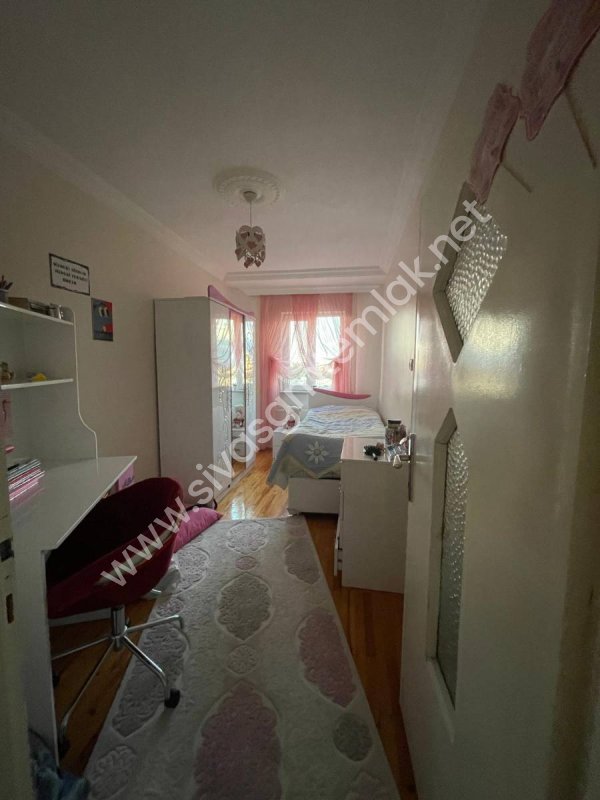 SİVAS GMT EMLAK'TAN AKADEMİ KENT SİTESİ SATILIK ARAKAT 3+1 DAİRE