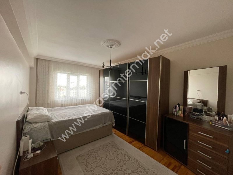 SİVAS GMT EMLAK'TAN AKADEMİ KENT SİTESİ SATILIK ARAKAT 3+1 DAİRE