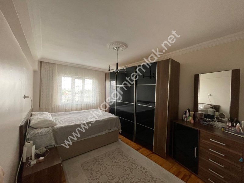 SİVAS GMT EMLAK'TAN AKADEMİ KENT SİTESİ SATILIK ARAKAT 3+1 DAİRE