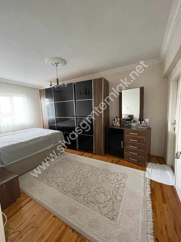 SİVAS GMT EMLAK'TAN AKADEMİ KENT SİTESİ SATILIK ARAKAT 3+1 DAİRE