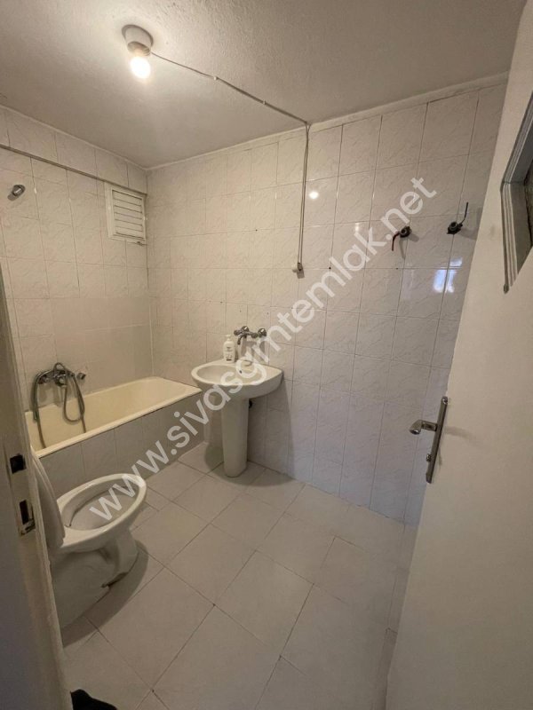 SİVAS GMT EMLAK'TAN AKADEMİ KENT SİTESİ SATILIK ARAKAT 3+1 DAİRE
