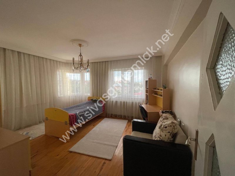 SİVAS GMT EMLAK'TAN AKADEMİ KENT SİTESİ SATILIK ARAKAT 3+1 DAİRE