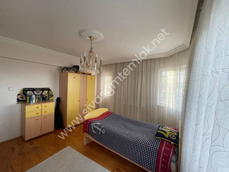 SİVAS GMT EMLAK'TAN AKADEMİ KENT SİTESİ SATILIK ARAKAT 3+1 DAİRE