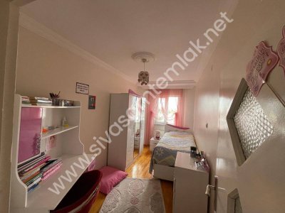 SİVAS GMT EMLAK'TAN AKADEMİ KENT SİTESİ SATILIK ARAKAT 3+1 DAİRE