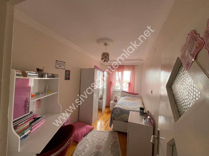 SİVAS GMT EMLAK'TAN AKADEMİ KENT SİTESİ SATILIK ARAKAT 3+1 DAİRE
