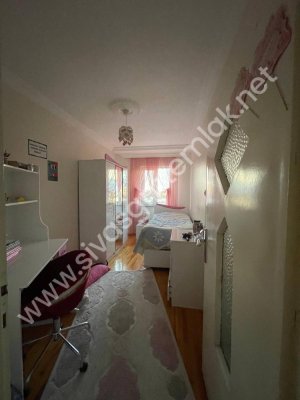 SİVAS GMT EMLAK'TAN AKADEMİ KENT SİTESİ SATILIK ARAKAT 3+1 DAİRE