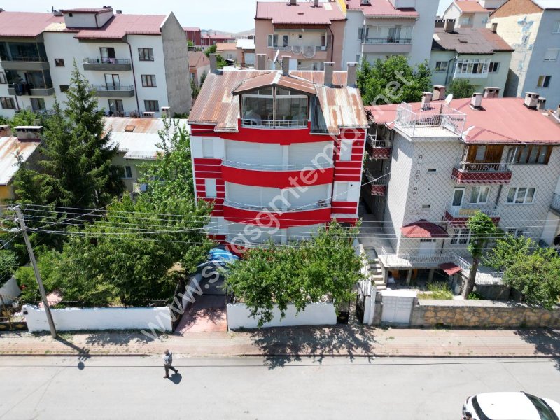 SİVAS GMT EMLAK'TAN İSTİKLALMAHALLESİ SATLIK 3.KATLI KOMPLE BİNA