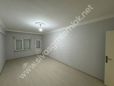 SİVAS GMT EMLAK'TAN İSTİKLALMAHALLESİ SATLIK 3.KATLI KOMPLE BİNA