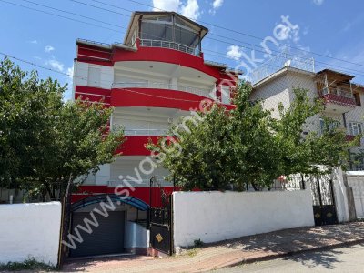 SİVAS GMT EMLAK'TAN İSTİKLALMAHALLESİ SATLIK 3.KATLI KOMPLE BİNA