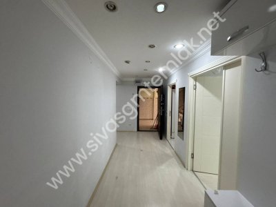 SİVAS GMT EMLAK'TAN İSTİKLALMAHALLESİ SATLIK 3.KATLI KOMPLE BİNA