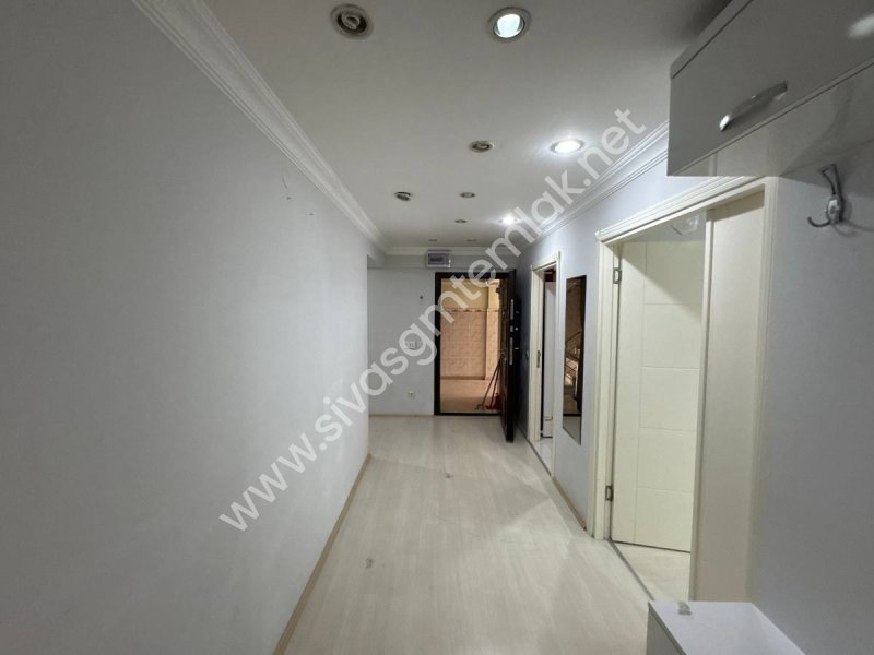 SİVAS GMT EMLAK'TAN İSTİKLALMAHALLESİ SATLIK 3.KATLI KOMPLE BİNA