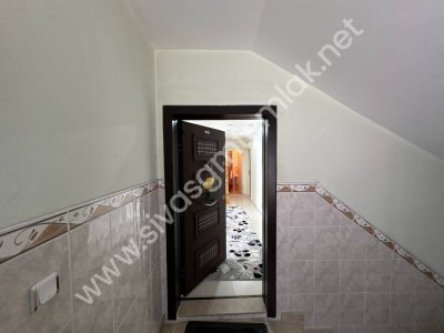 SİVAS GMT EMLAK'TAN İSTİKLALMAHALLESİ SATLIK 3.KATLI KOMPLE BİNA