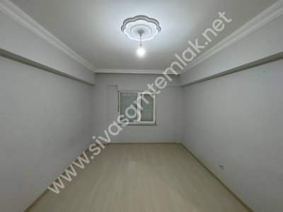 SİVAS GMT EMLAK'TAN İSTİKLALMAHALLESİ SATLIK 3.KATLI KOMPLE BİNA