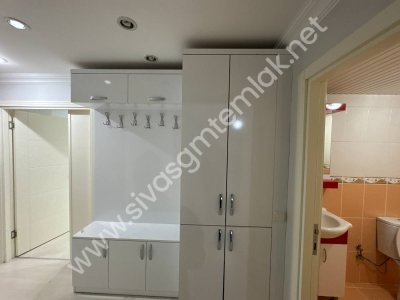 SİVAS GMT EMLAK'TAN İSTİKLALMAHALLESİ SATLIK 3.KATLI KOMPLE BİNA