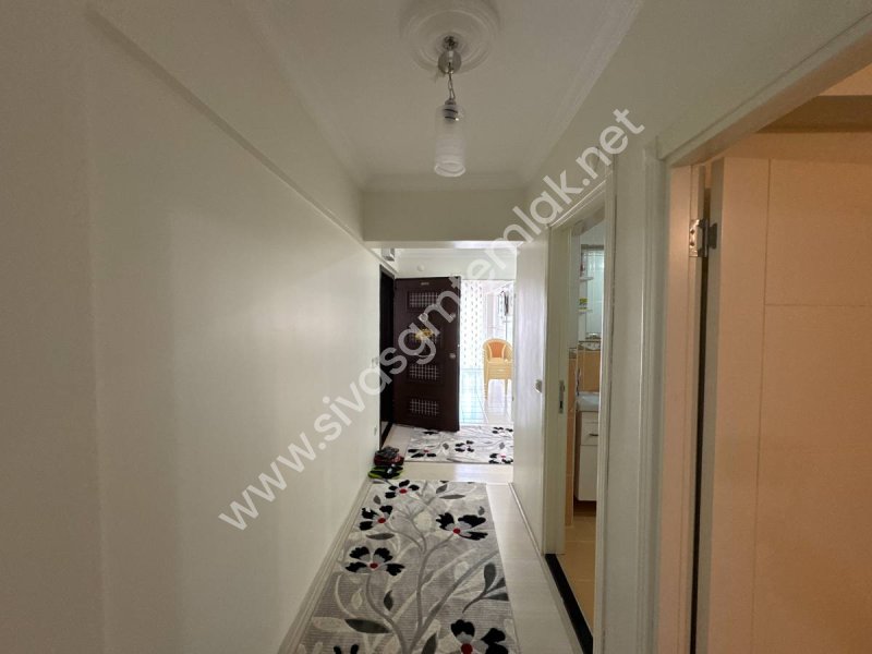 SİVAS GMT EMLAK'TAN İSTİKLALMAHALLESİ SATLIK 3.KATLI KOMPLE BİNA