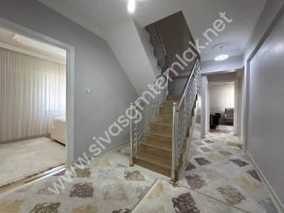 SİVAS GMT EMLAK'TAN HUZUR MAH ANACADDE SATILIK 5+1 DUBLEKS DAİRE