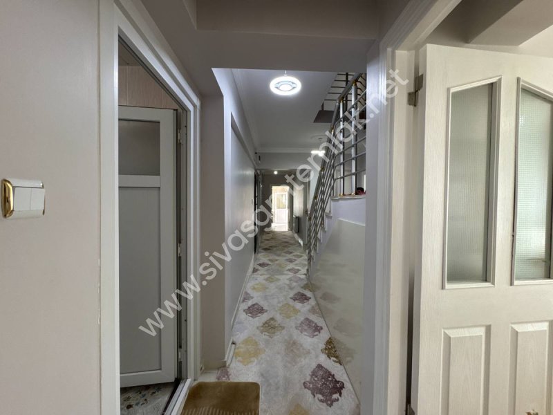 SİVAS GMT EMLAK'TAN HUZUR MAH ANACADDE SATILIK 5+1 DUBLEKS DAİRE