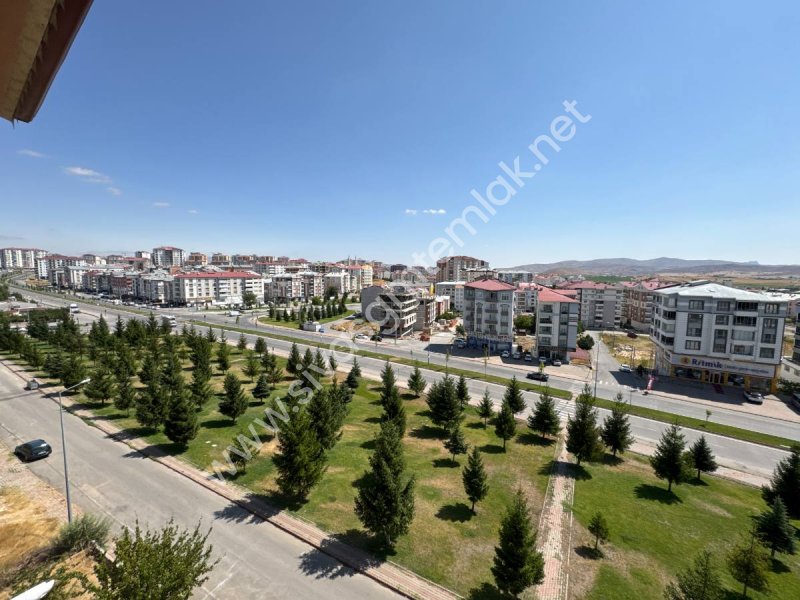 SİVAS GMT EMLAK'TAN HUZUR MAH ANACADDE SATILIK 5+1 DUBLEKS DAİRE