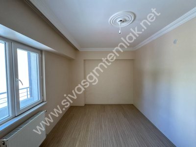 SİVAS GMT EMLAK'TAN YENİNUMUNECİV KİRALIK ARAKAT 3+1 UYGUN DAİRE