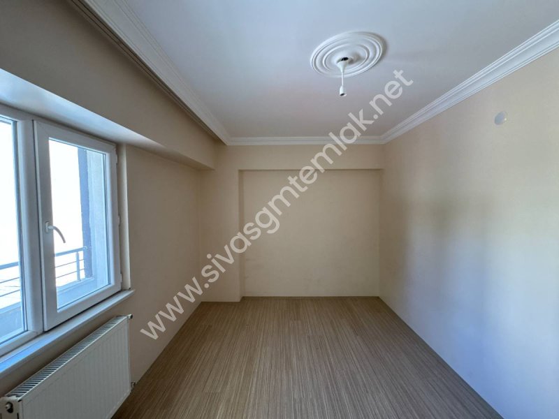 SİVAS GMT EMLAK'TAN YENİNUMUNECİV KİRALIK ARAKAT 3+1 UYGUN DAİRE
