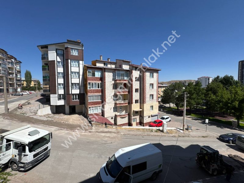 SİVAS GMT EMLAK'TAN YENİNUMUNECİV KİRALIK ARAKAT 3+1 UYGUN DAİRE