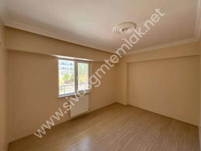 SİVAS GMT EMLAK'TAN YENİNUMUNECİV KİRALIK ARAKAT 3+1 UYGUN DAİRE
