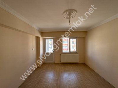 SİVAS GMT EMLAK'TAN YENİNUMUNECİV KİRALIK ARAKAT 3+1 UYGUN DAİRE
