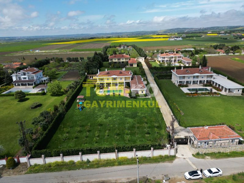 Silivri Kavaklı da satılık Müstakil bahçeli villa
