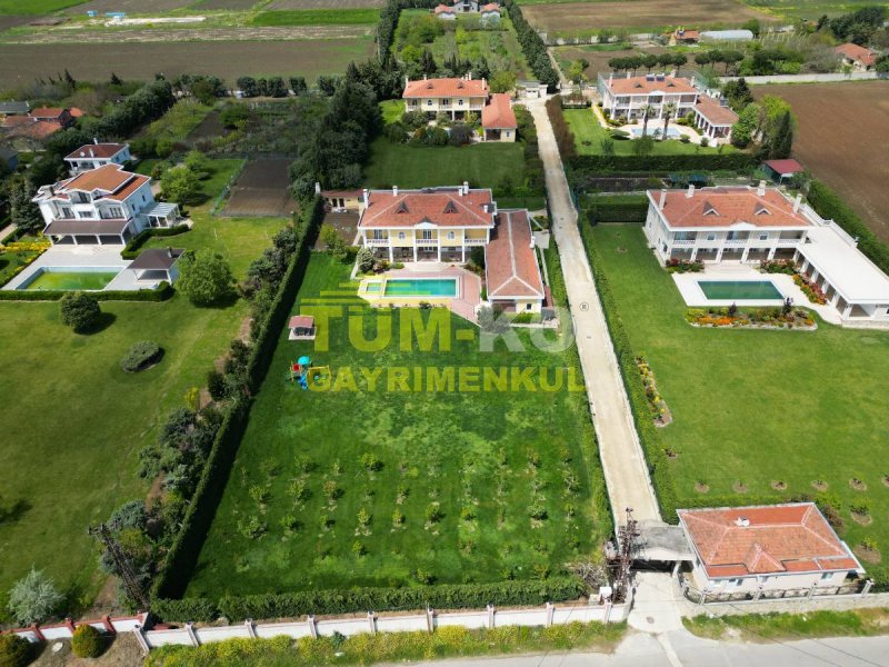 Silivri Kavaklı da satılık Müstakil bahçeli villa