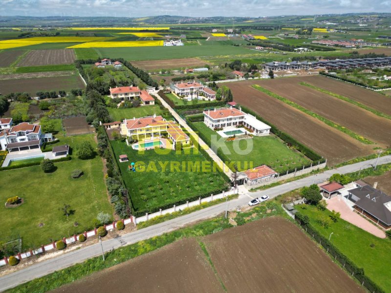 Silivri Kavaklı da satılık Müstakil bahçeli villa