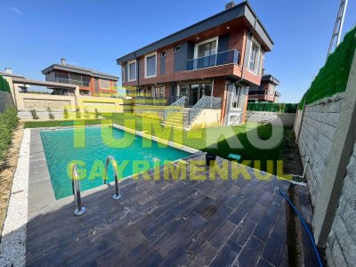 Silivri Kavaklı'da site içerisinde müstakil havuzlu villa