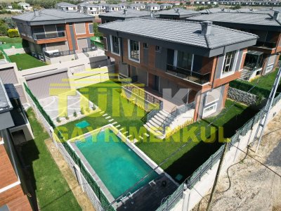 Silivri Kavaklı'da site içerisinde müstakil havuzlu villa