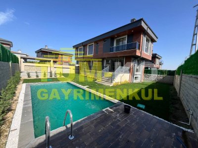 Silivri Kavaklı'da site içerisinde müstakil havuzlu villa