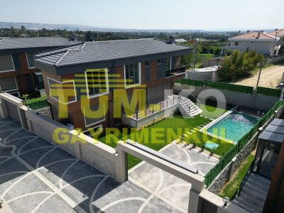 Silivri Kavaklı'da site içerisinde müstakil havuzlu villa