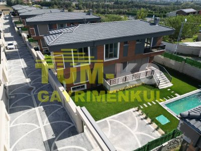 Silivri Kavaklı'da site içerisinde müstakil havuzlu villa