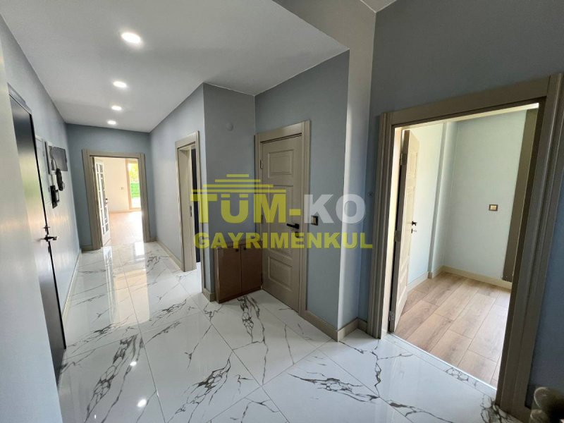 Silivri Kavaklı'da site içerisinde müstakil havuzlu villa