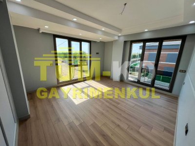 Silivri Kavaklı'da site içerisinde müstakil havuzlu villa