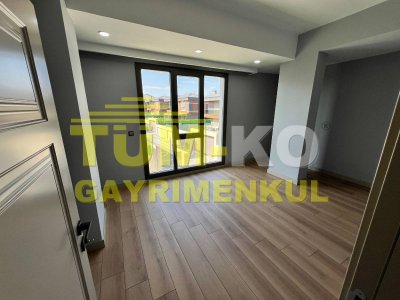 Silivri Kavaklı'da site içerisinde müstakil havuzlu villa