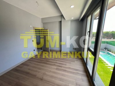 Silivri Kavaklı'da site içerisinde müstakil havuzlu villa