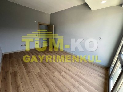 Silivri Kavaklı'da site içerisinde müstakil havuzlu villa