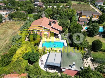 Silivri Kavaklı merkezde 3000m2 arsa içerisinde satılık villa