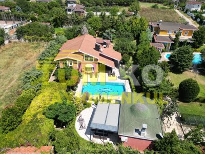 Silivri Kavaklı merkezde 3000m2 arsa içerisinde satılık villa