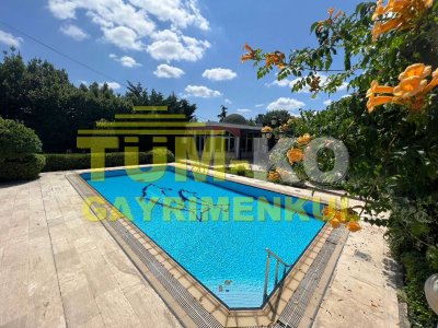 Silivri Kavaklı merkezde 3000m2 arsa içerisinde satılık villa
