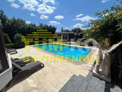 Silivri Kavaklı merkezde 3000m2 arsa içerisinde satılık villa