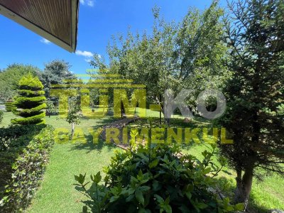Silivri Kavaklı merkezde 3000m2 arsa içerisinde satılık villa