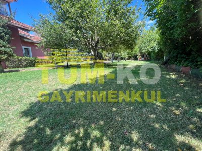 Silivri Kavaklı merkezde 3000m2 arsa içerisinde satılık villa