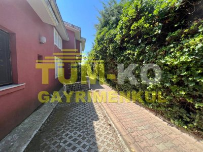 Silivri Kavaklı merkezde 3000m2 arsa içerisinde satılık villa