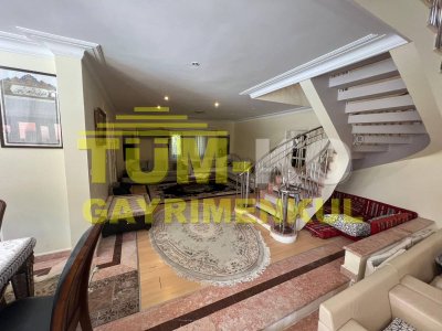 Silivri Kavaklı merkezde 3000m2 arsa içerisinde satılık villa